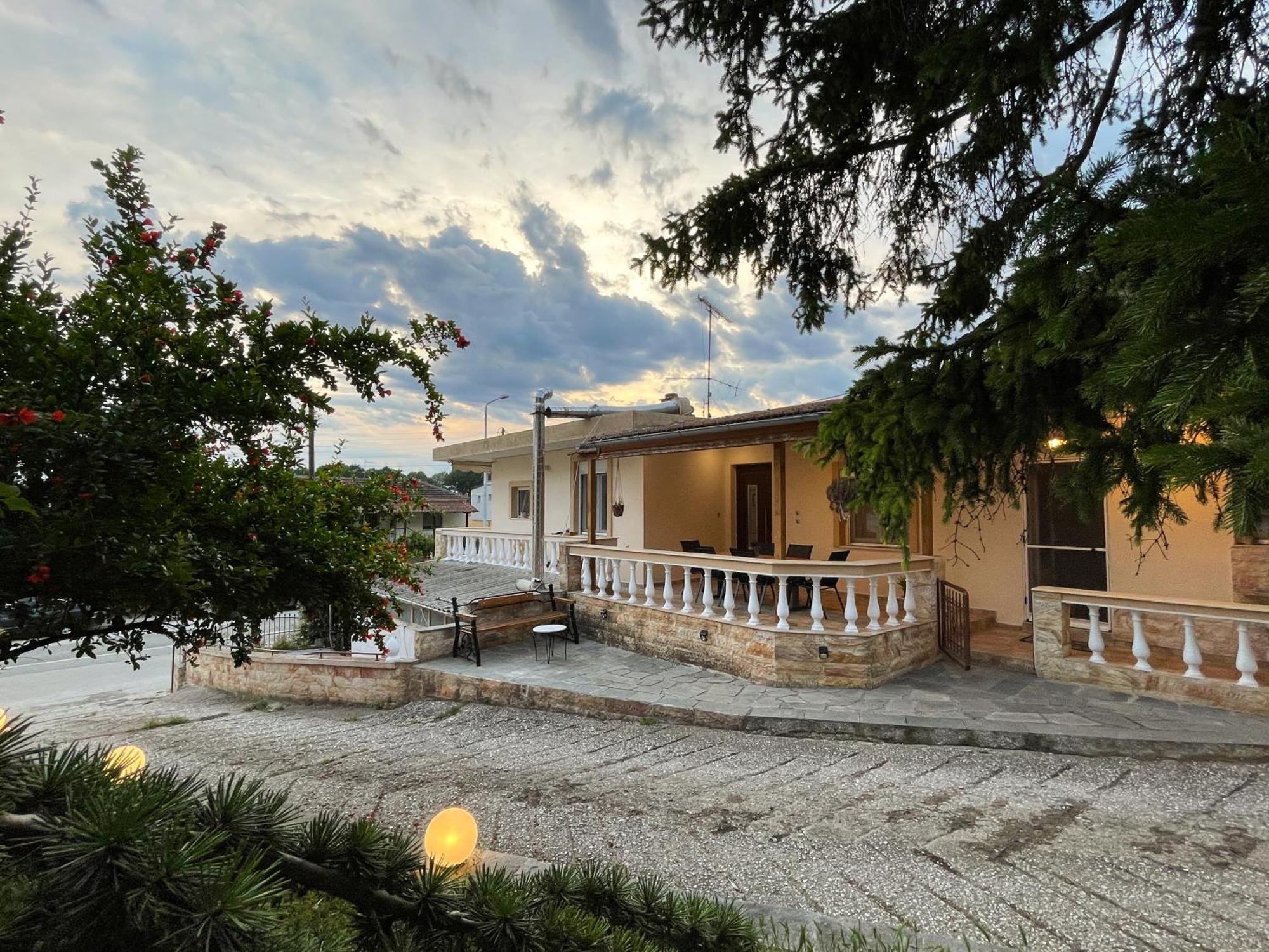 Aristides Guesthouse Krinídhes Eksteriør bilde